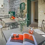 Theatre Luxury Bed & Breakfast Split