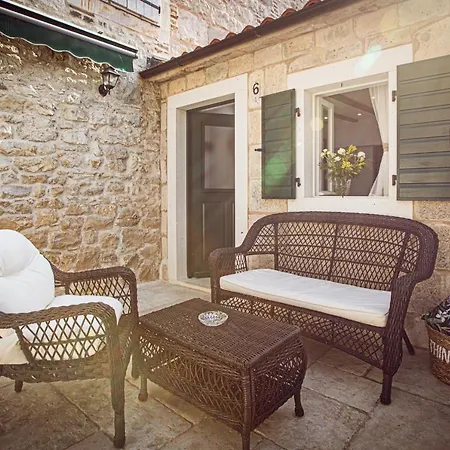 Theatre Luxury Bed & Breakfast Split