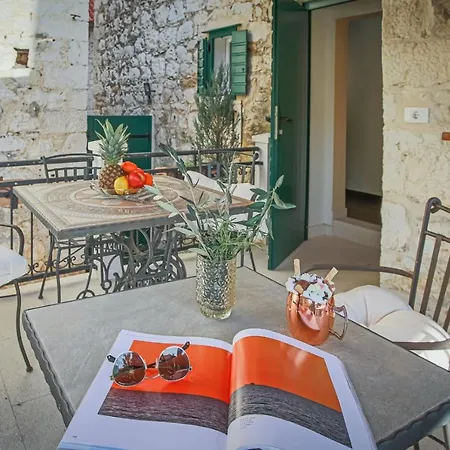 Theatre Luxury Couette-café Split